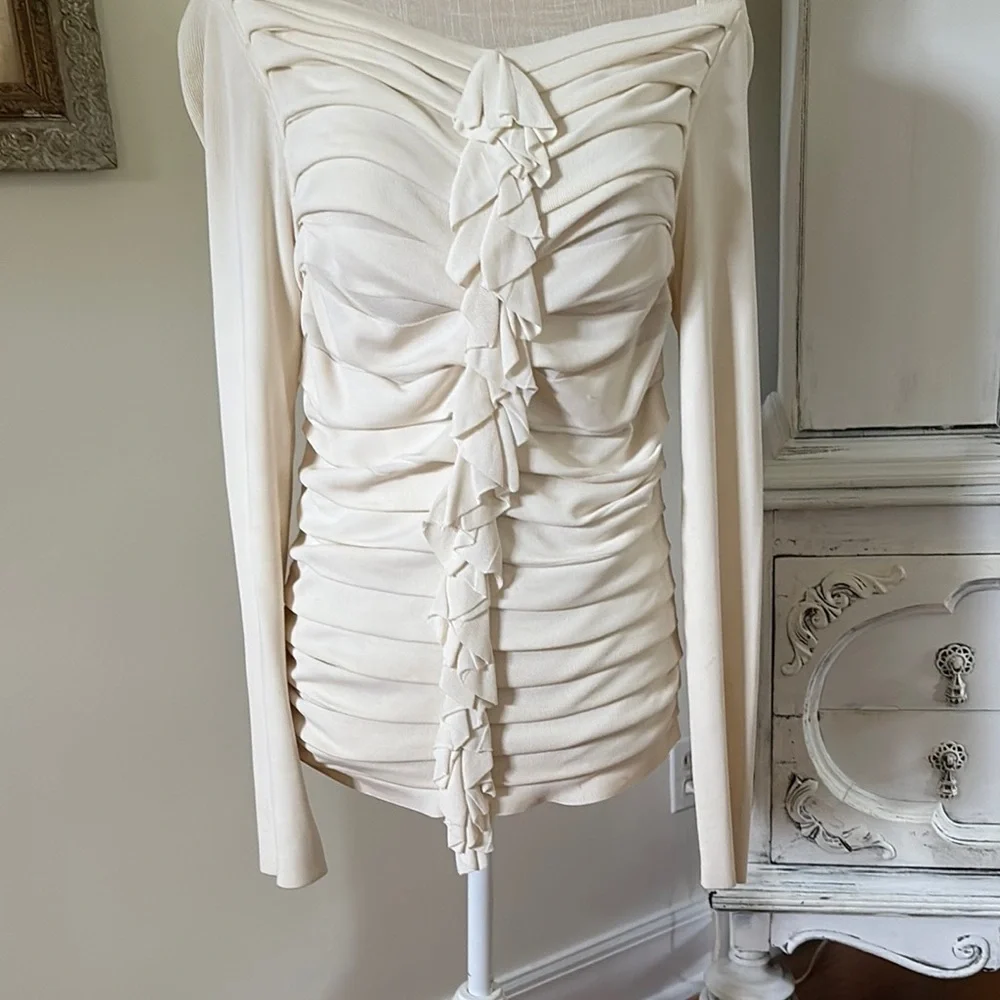 Chic Cream Blouse with Subtle Elegance - Picture 1 of 1